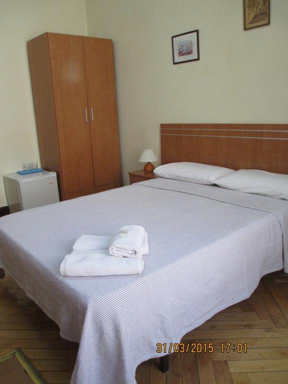 Hostal Machin Madrid Exterior foto