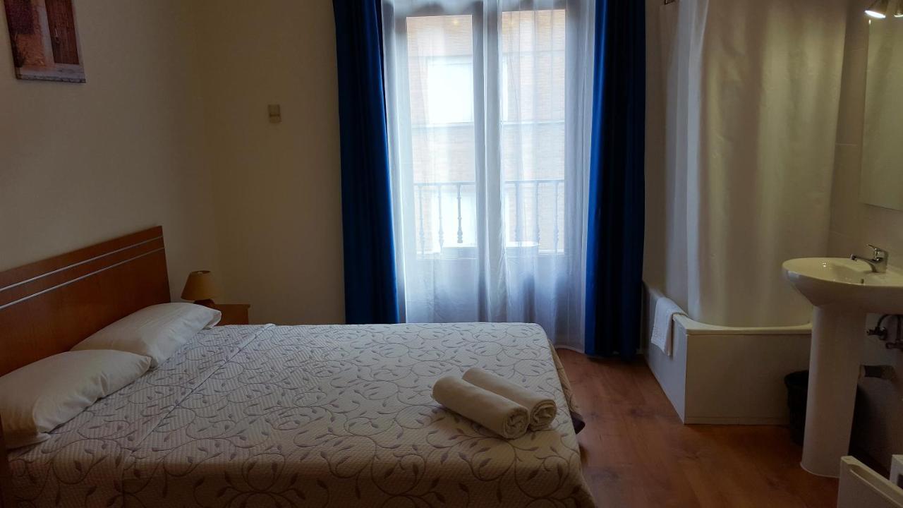 Hostal Machin Madrid Exterior foto